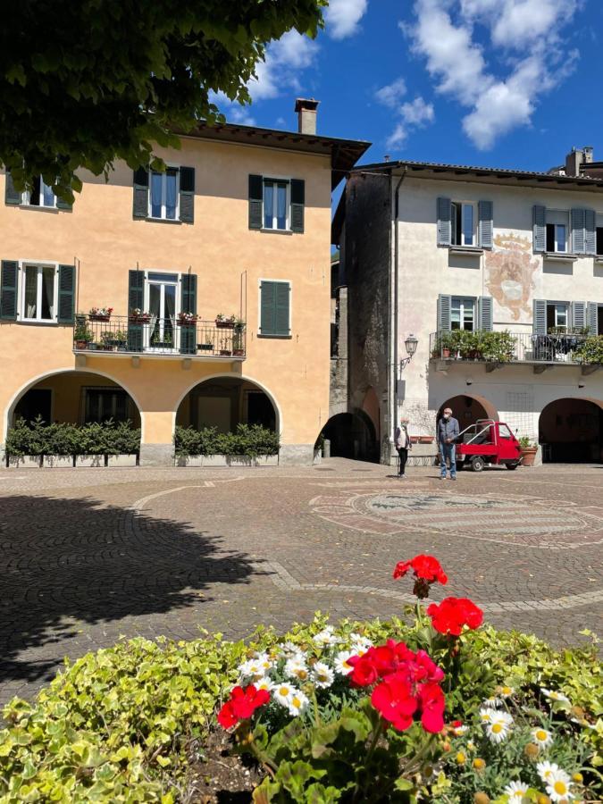 La Casa Nei Vicoli: In Centro A Due Passi Dal Lago مانديلو ديل لاريو المظهر الخارجي الصورة